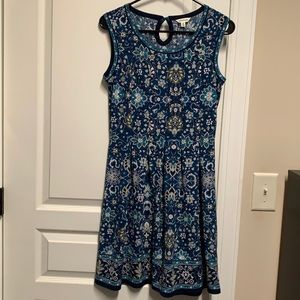 Patterned sleeveless fit and flare dress